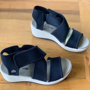 RARE New in Box Cloud Steppers by Clarks Step Cali Palm Navy Sandal Wedges